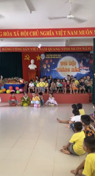 TRUNG THU ĐOÀN VIÊN- TRĂNG RẰM THÁNG 8  NGÀY HỘI RƯỚC ĐÈN CỦA CÁC CHÁU  TRƯỜNG MN VĨNH NGUYÊN 2