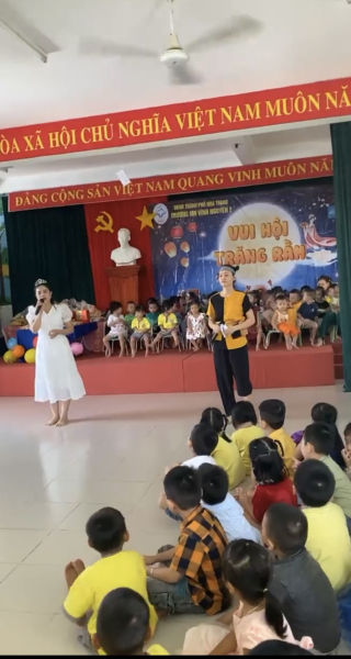 TRUNG THU ĐOÀN VIÊN- TRĂNG RẰM THÁNG 8  NGÀY HỘI RƯỚC ĐÈN CỦA CÁC CHÁU  TRƯỜNG MN VĨNH NGUYÊN 2