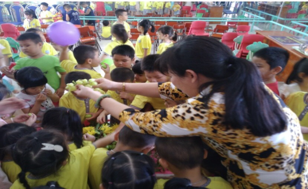 TRUNG THU ĐOÀN VIÊN- TRĂNG RẰM THÁNG 8  NGÀY HỘI RƯỚC ĐÈN CỦA CÁC CHÁU  TRƯỜNG MN VĨNH NGUYÊN 2