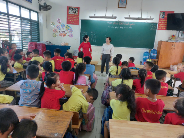 HOẠT ĐỘNG TRẢI NGHIỆM "THAM QUAN TRƯỜNG TIỂU HỌC" CỦA CÁC BÉ MẪU GIÁO 5-6 TUỔI TRƯỜNG MẦM NON VĨNH NGUYÊN 2