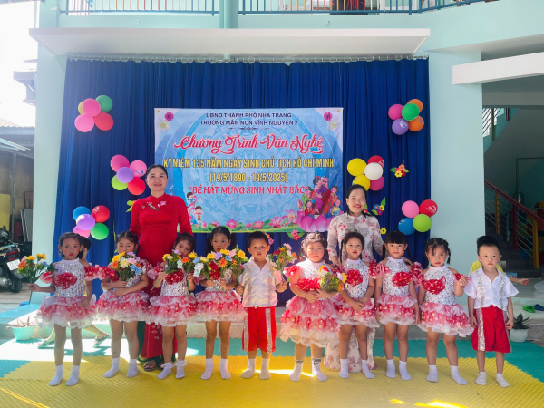 HỘI THI VĂN NGHỆ KỶ NIỆM 135 NĂM NGÀY SINH CHỦ TỊCH HỒ CHÍ MINH TẠI TRƯỜNG MẦM NON VĨNH NGUYÊN 2