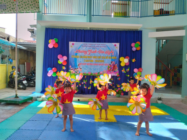 HỘI THI VĂN NGHỆ KỶ NIỆM 135 NĂM NGÀY SINH CHỦ TỊCH HỒ CHÍ MINH TẠI TRƯỜNG MẦM NON VĨNH NGUYÊN 2