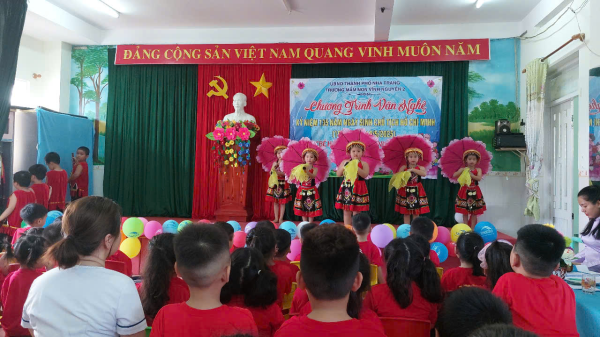 HỘI THI VĂN NGHỆ KỶ NIỆM 135 NĂM NGÀY SINH CHỦ TỊCH HỒ CHÍ MINH TẠI TRƯỜNG MẦM NON VĨNH NGUYÊN 2