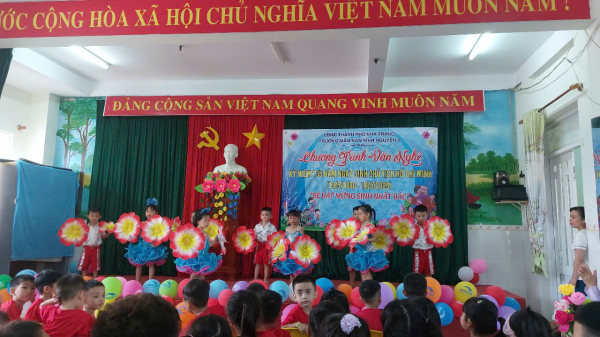 HỘI THI VĂN NGHỆ KỶ NIỆM 135 NĂM NGÀY SINH CHỦ TỊCH HỒ CHÍ MINH TẠI TRƯỜNG MẦM NON VĨNH NGUYÊN 2