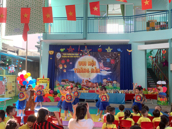 TỔ CHỨC CHƯƠNG TRÌNH "VUI HỘI TRĂNG RẰM"