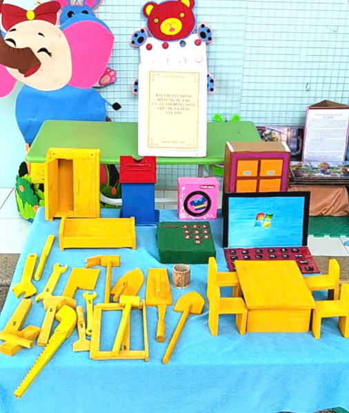 HỘI THI ĐỒ DÙNG TỰ TẠO CẤP TRƯỜNG