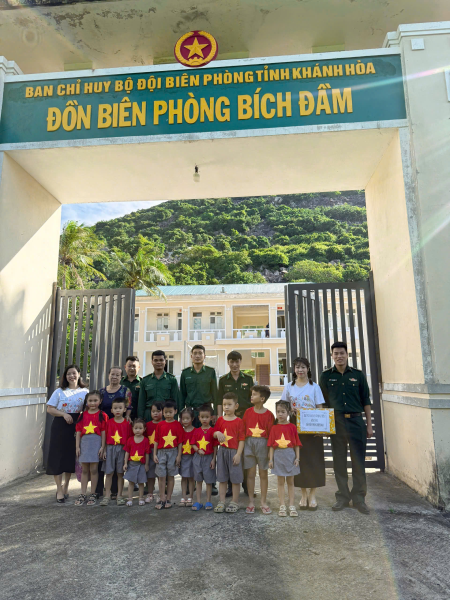 TỔ CHỨC CHO TRẺ ĐI THAM QUAN ĐƠN VỊ BỘ ĐỘI NHÂN NGÀY THÀNH LẬP QUÂN ĐỘI NHÂN DÂN VIỆT NAM 22/12/2025