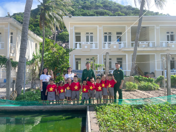 TỔ CHỨC CHO TRẺ ĐI THAM QUAN ĐƠN VỊ BỘ ĐỘI NHÂN NGÀY THÀNH LẬP QUÂN ĐỘI NHÂN DÂN VIỆT NAM 22/12/2025