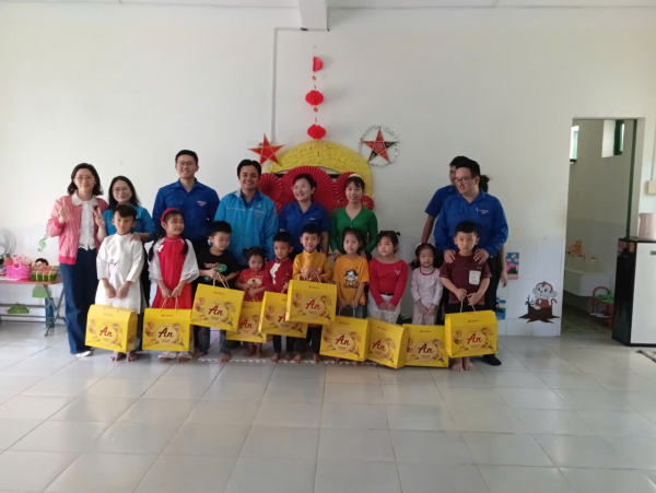 TẾT CHIA SẺ - XUÂN YÊU THƯƠNG