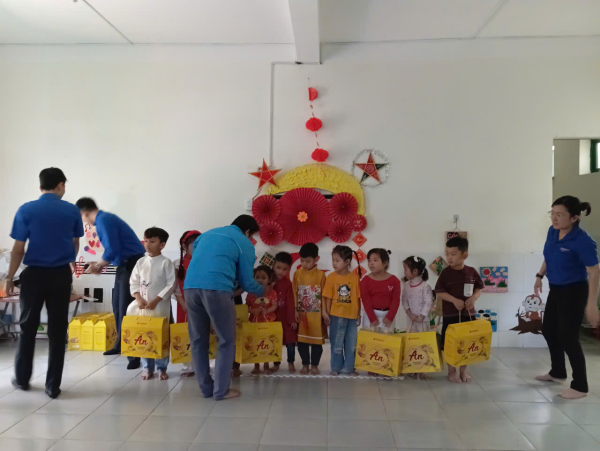 TẾT CHIA SẺ - XUÂN YÊU THƯƠNG