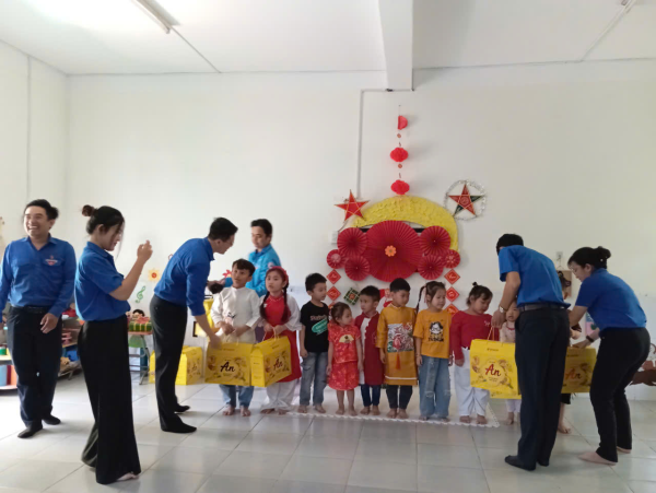 TẾT CHIA SẺ - XUÂN YÊU THƯƠNG