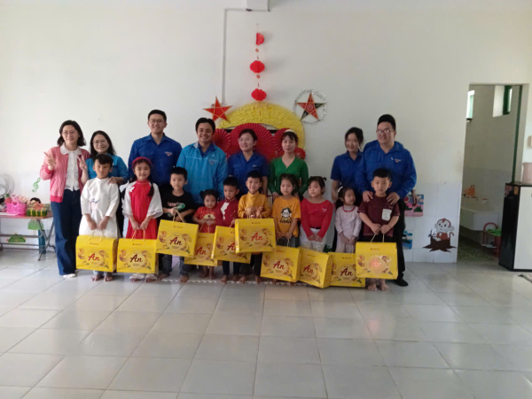 TẾT CHIA SẺ - XUÂN YÊU THƯƠNG