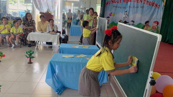 HỘI THI BÉ VỚI TIẾNG ANH