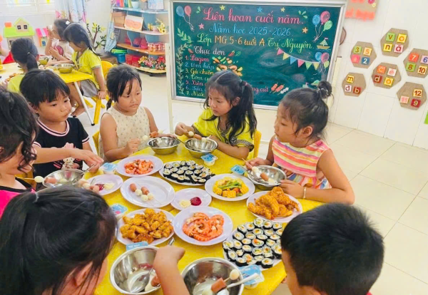 TRƯỜNG MẦM NON VĨNH NGUYÊN 2 TỔ CHỨC TIỆC LIÊN HOAN CUỐI NĂM HỌC 2025-2026 CHO CÁC BÉ